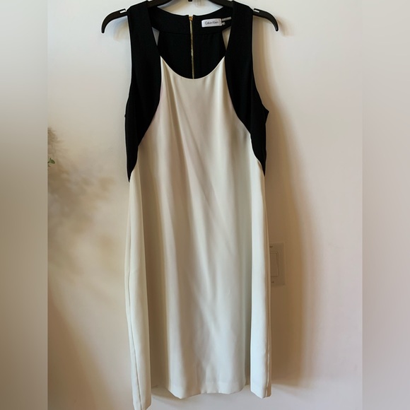 Calvin Klein Dresses & Skirts - CALVIN KLEIN Round Neck Sleeveless Black/White Sheath Zip Dress Women's Size 10